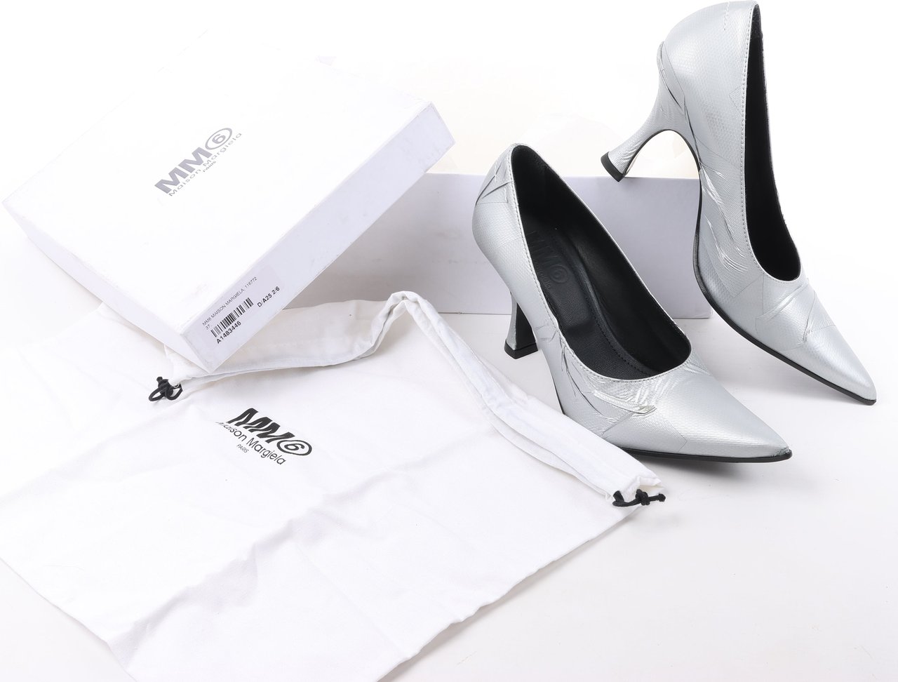 Maison Margiela MAISON MARGIELA MM6 9 cm Laminated Leather Pumps in Silver, Size 37 EU Zilver