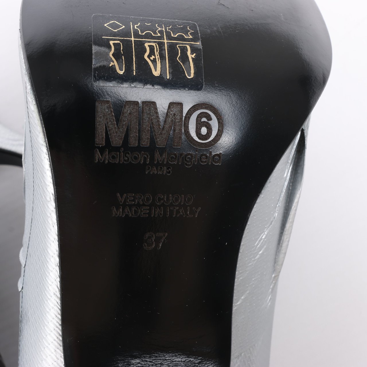 Maison Margiela MAISON MARGIELA MM6 9 cm Laminated Leather Pumps in Silver, Size 37 EU Zilver