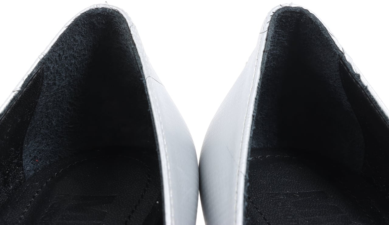 Maison Margiela MAISON MARGIELA MM6 9 cm Laminated Leather Pumps in Silver, Size 37 EU Zilver