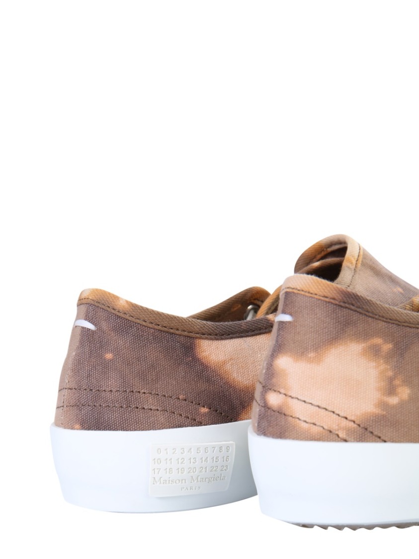 Maison Margiela Asymmetrical Tie-Dye Sneakers Neutraal