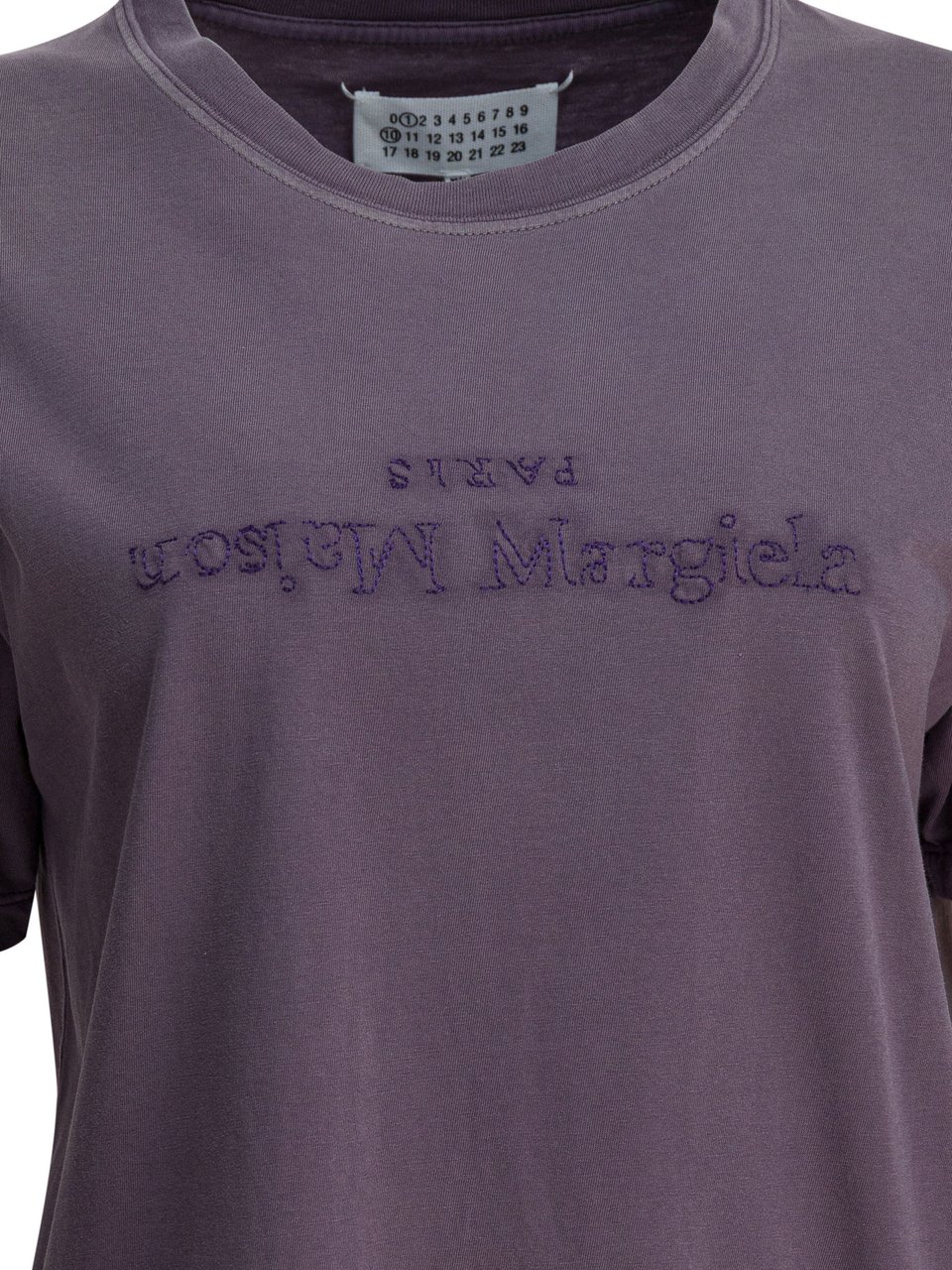 Maison Margiela T-shirt with reverse logo Paars