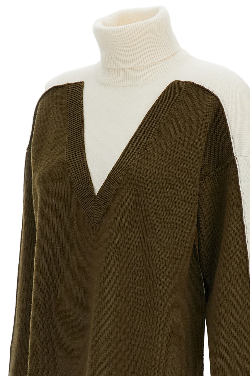 Maison Margiela Turtleneck Pullover With Two-Tone Color-Block Design And Boxy Cut Neutraal