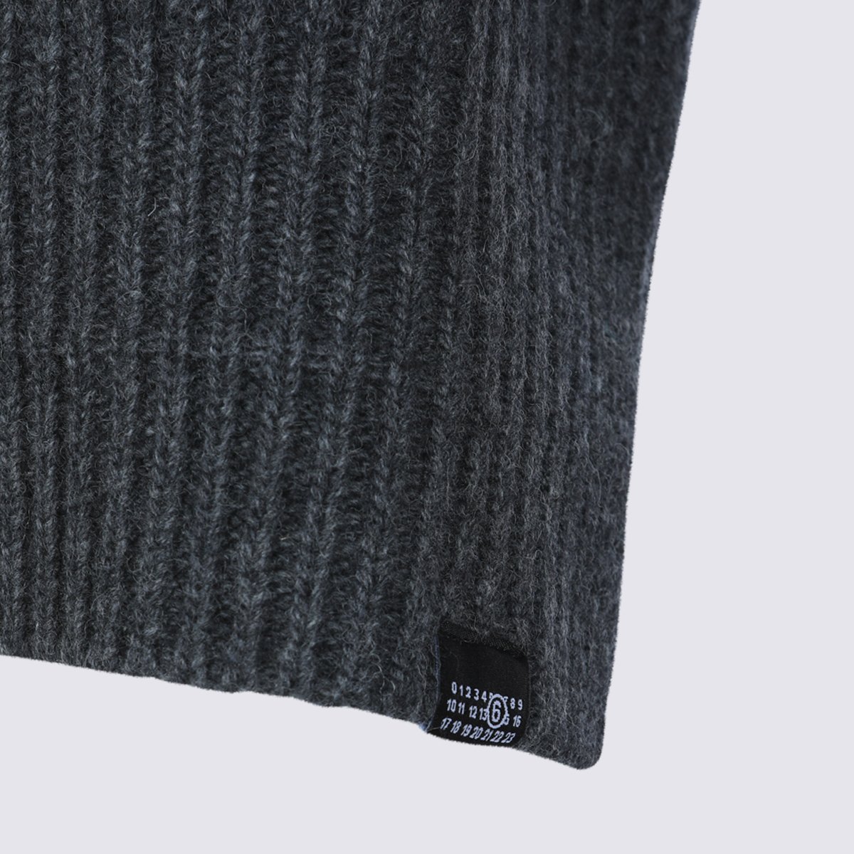 Maison Margiela Sleeveless Knitted Top With High Ribbed Collar And Zipper Zwart
