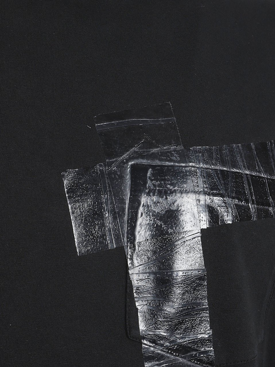 Maison Margiela Short-Sleeve T-Shirt with Textured Abstract Design Zwart
