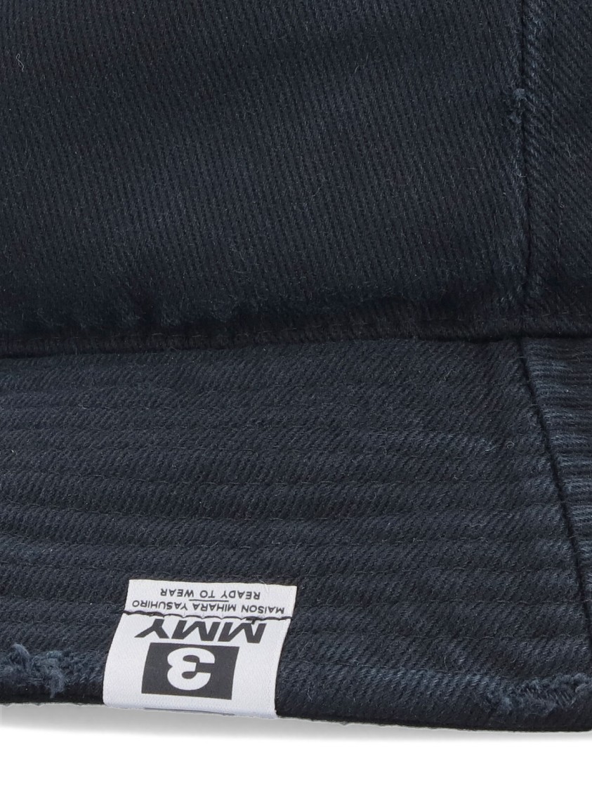 Maison Mihara Yasuhiro Wide Brim Bucket Hat With Contrasting Embroidered Logo Patch Blauw
