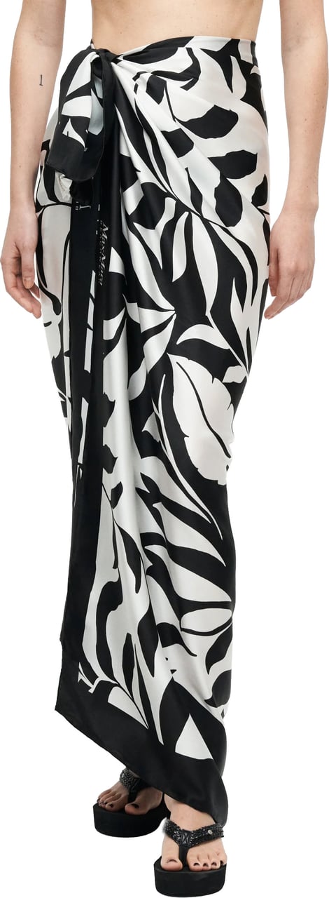 Max Mara Scarfs Nero Stampa Floreale Zwart
