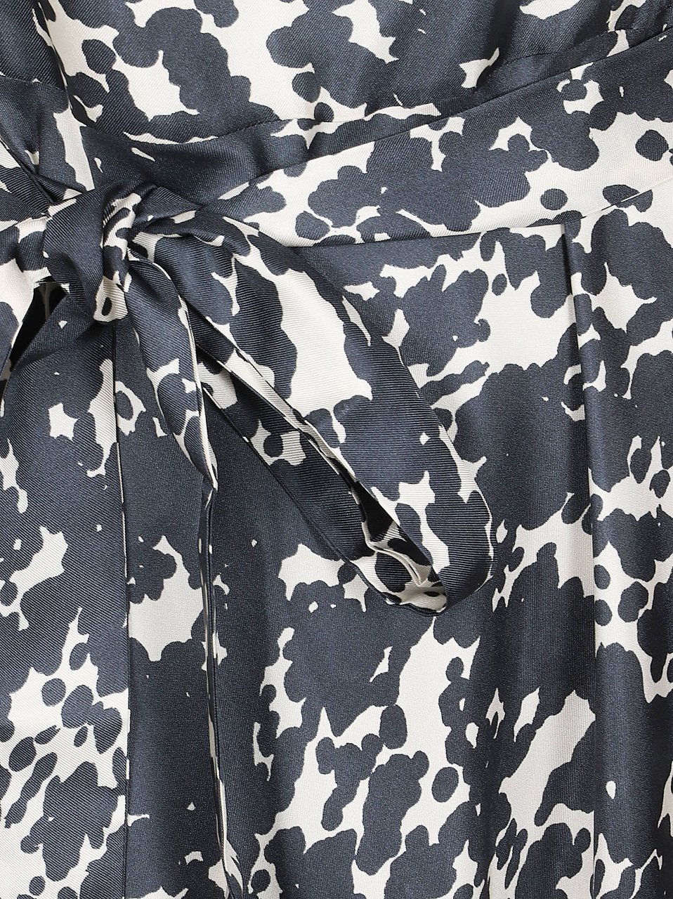 Max Mara Flowing Black and White Abstract Silk Midi Dress Grijs