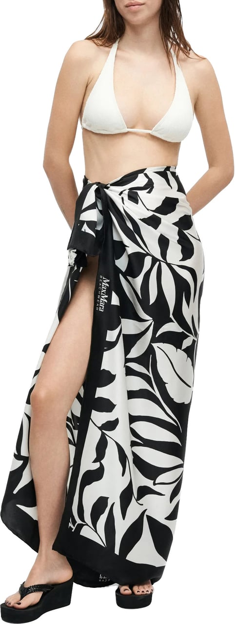 Max Mara Wrap Scarf with Bold Leaf Pattern Zwart