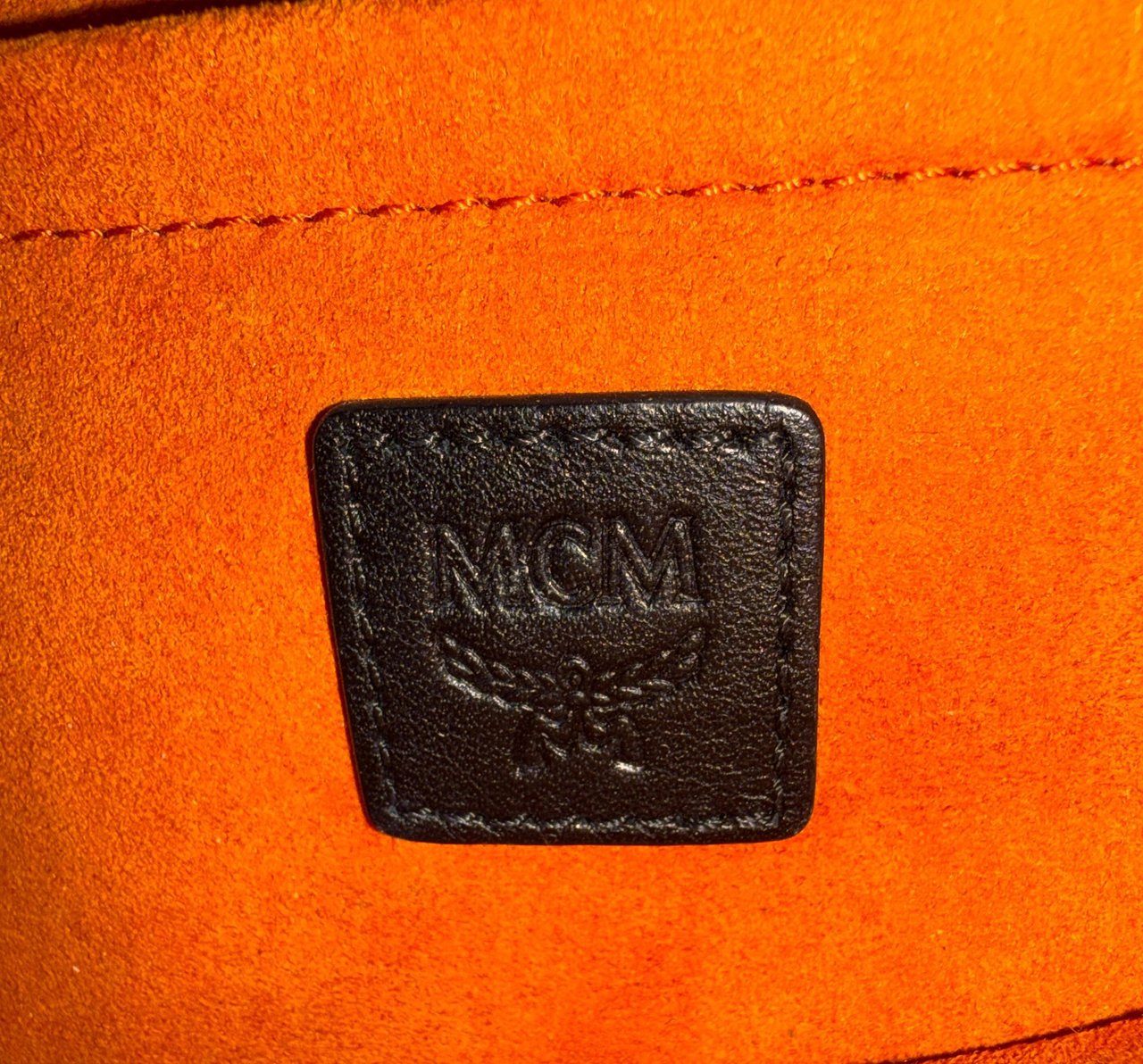 MCM MCM Geo Croco Umhängetasche mit Pailetten Schwarz / neuwertig Zwart