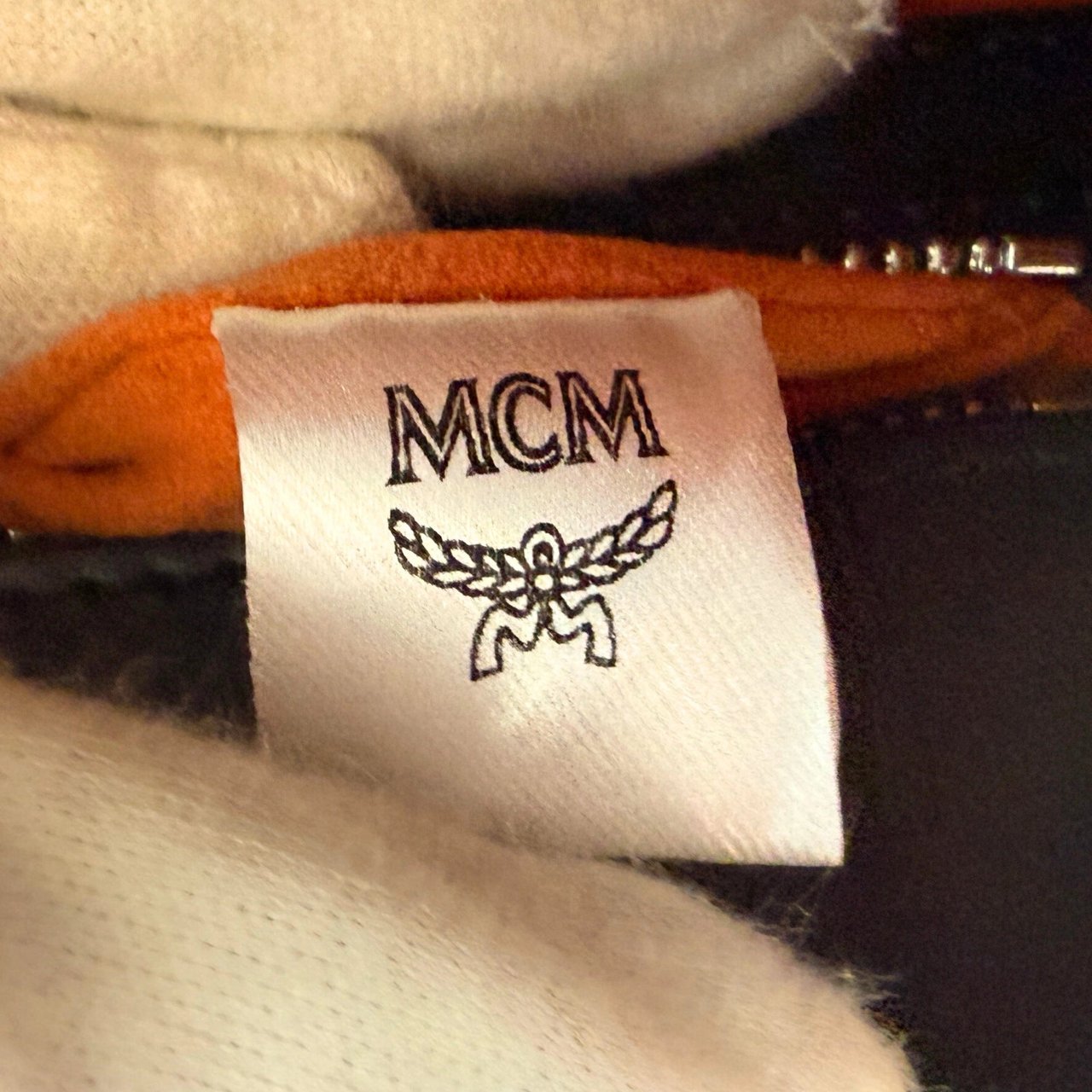 MCM MCM Patricia Umhängetasche Schwarz / neuwertig Zwart