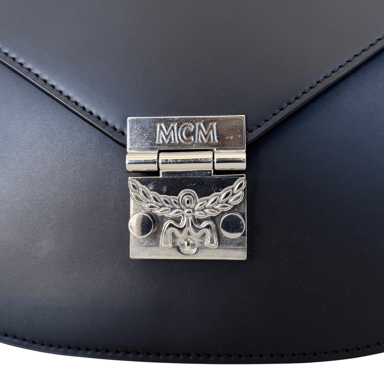 MCM MCM Patricia Umhängetasche Schwarz / neuwertig Zwart