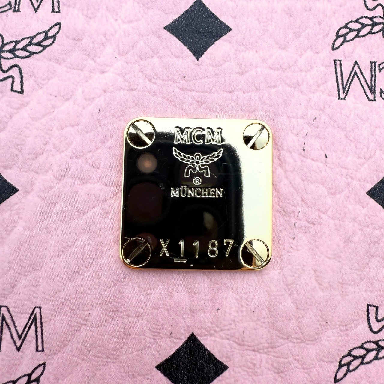 MCM MCM Mini Toni Shopper mit Reißverschluss in Visetos Soft Pink / sehr gut Roze