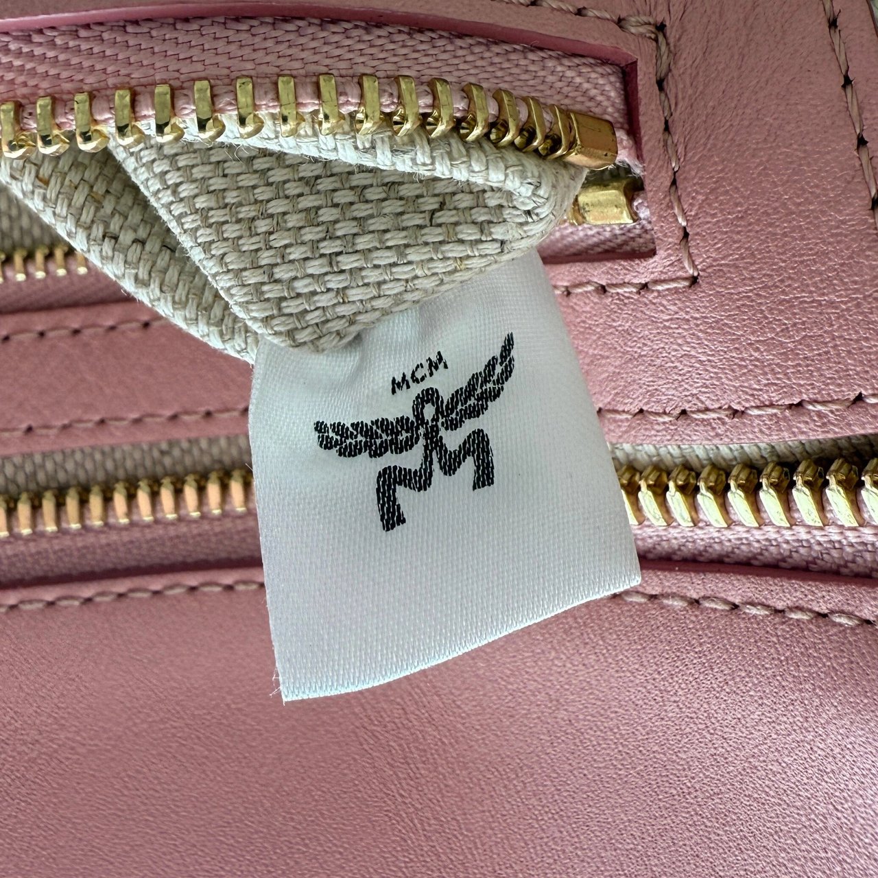 MCM MCM Mini Toni Shopper mit Reißverschluss in Visetos Soft Pink / sehr gut Roze