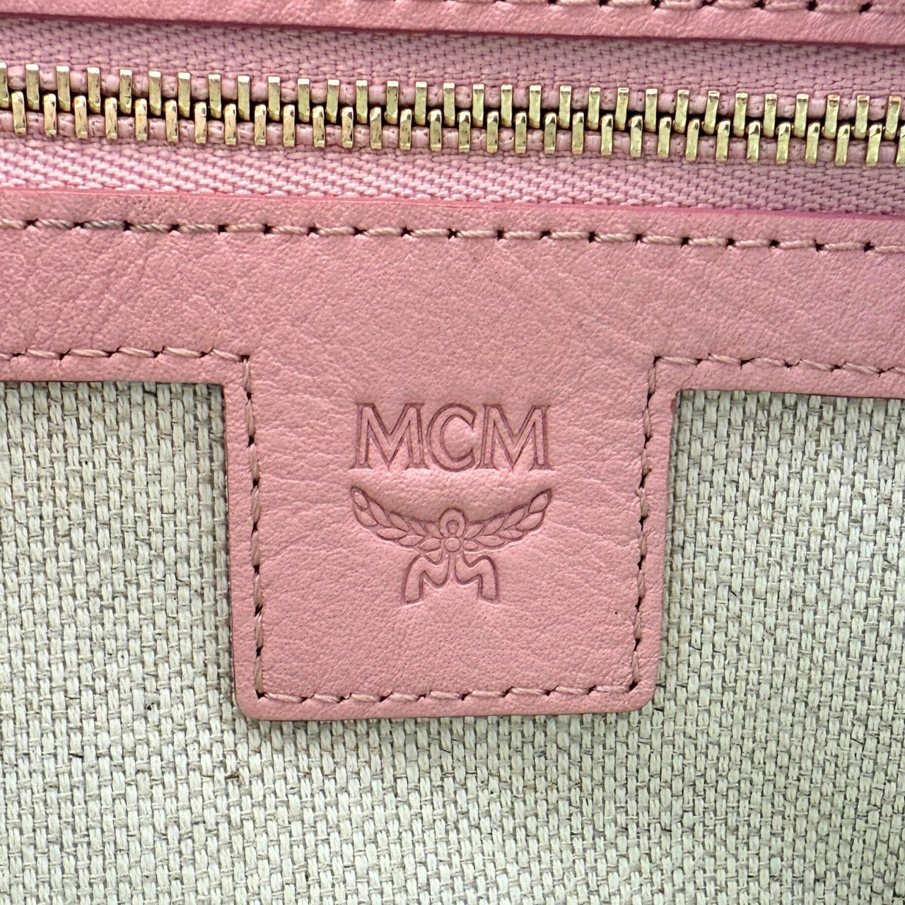 MCM MCM Mini Toni Shopper mit Reißverschluss in Visetos Soft Pink / sehr gut Roze