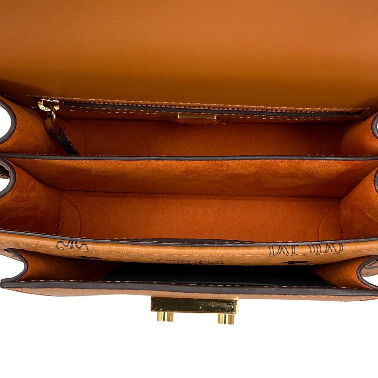 MCM Patricia Crossbody-Tasche in Visetos / neuwertig Bruin