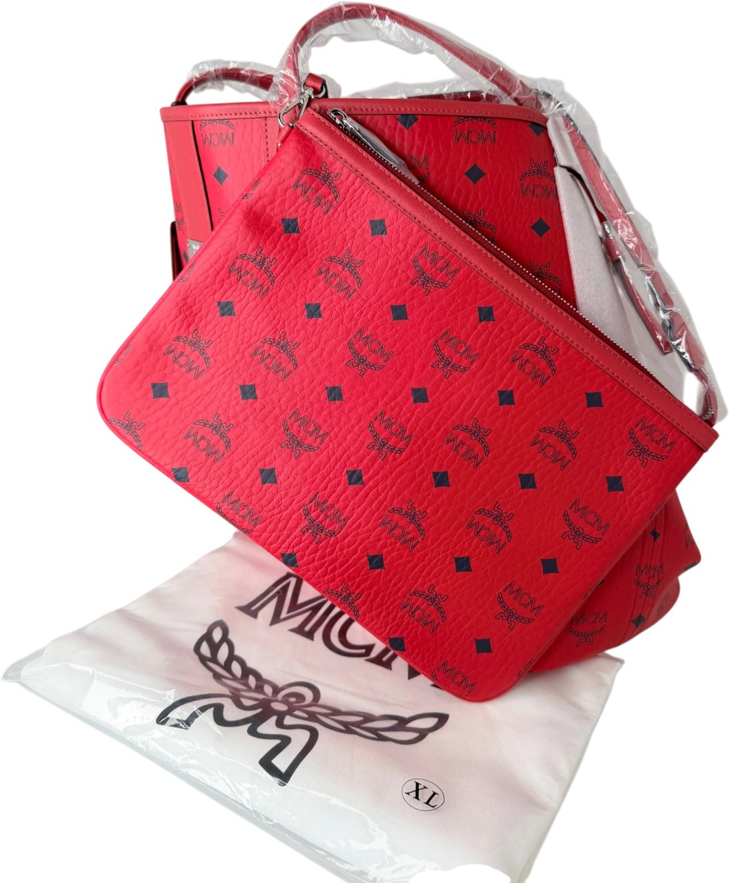 MCM Liz reversible shopper large red with large removable pouch 2025 / unworn Rood