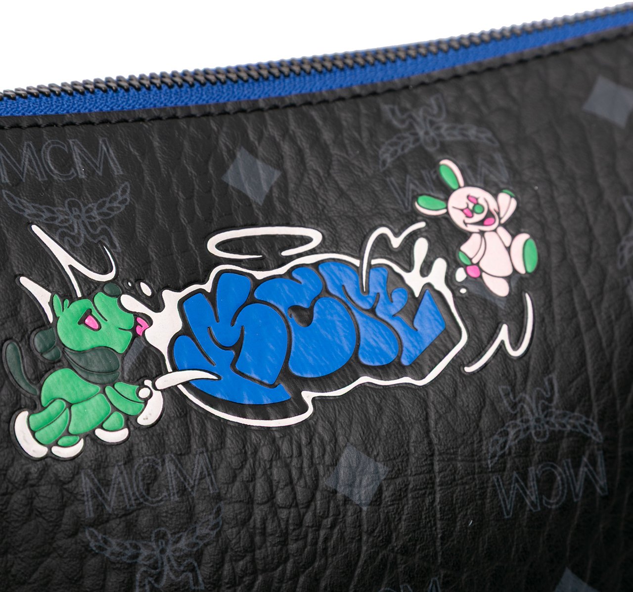 MCM Sambypen Haru Henry Kaiser Visetos Coated Canvas Clutch Zwart