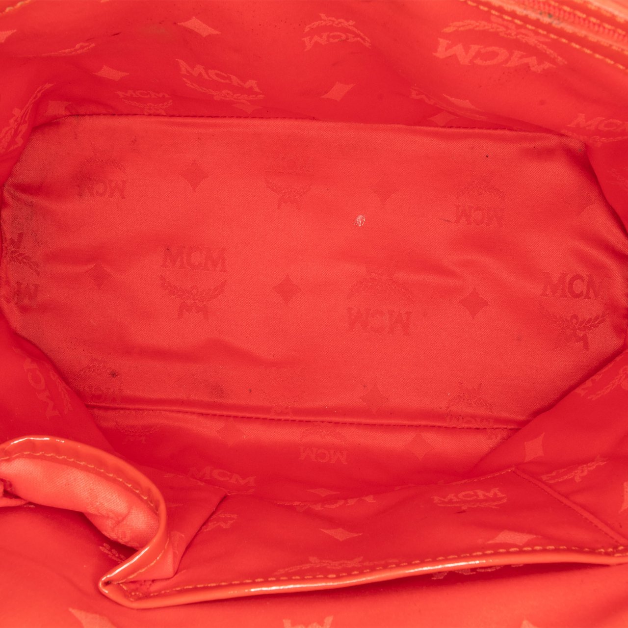 MCM Visetos Patent Handbag Rood