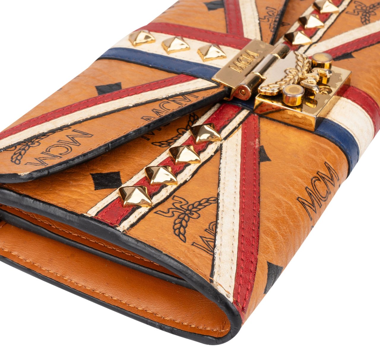 MCM MCM Visetos Union Jack Tracy Wallet On Chain Crossbody Bag Bruin
