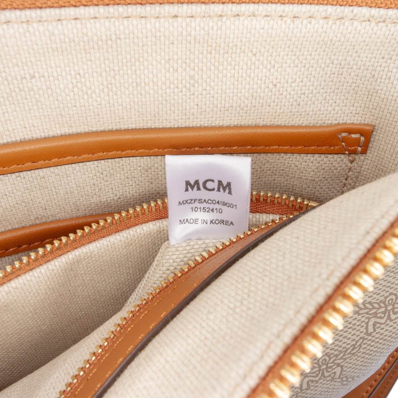MCM Medium Lauretos Coated Canvas Himmel Wristlet Zip Pouch Bruin