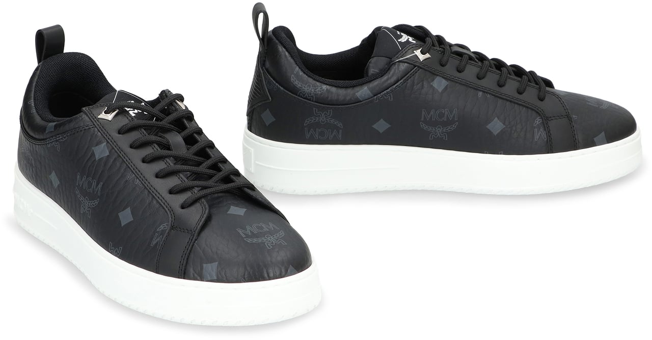MCM Sneakers Neo Terrain Lo in Visetos Zwart