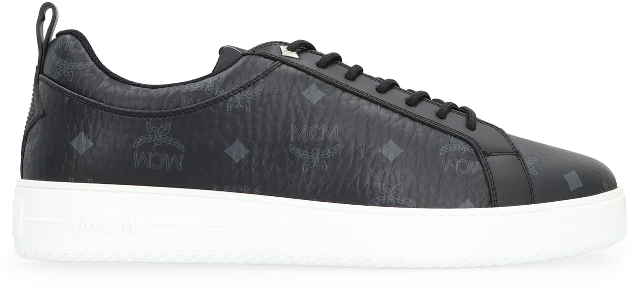 MCM Sneakers Neo Terrain Lo in Visetos Zwart