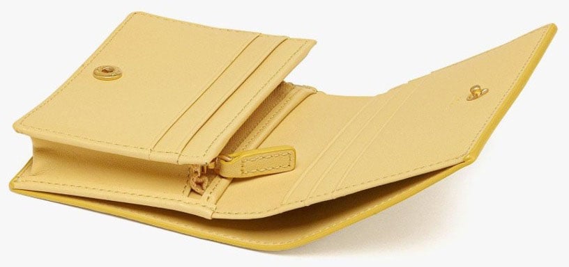 MCM Embossed Leather Wallet With Noble Wreath Motif Goud