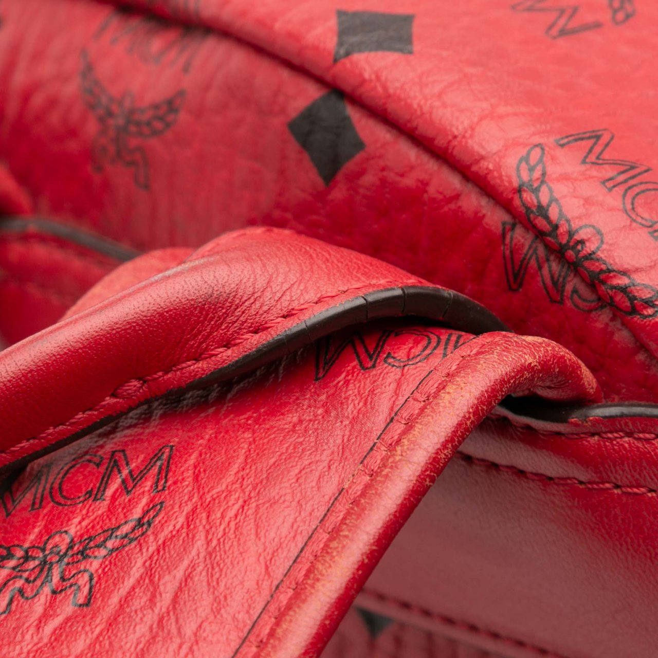 MCM Medium Studded Visetos Coated Canvas Stark Backpack Rood