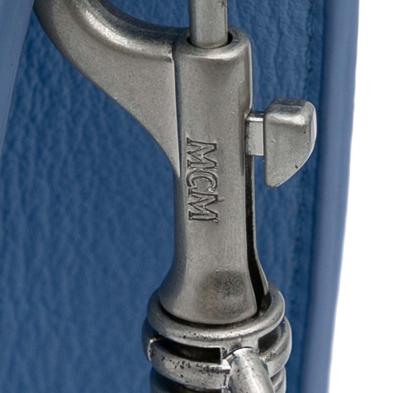 MCM Leather Aren Zip Pouch Blauw