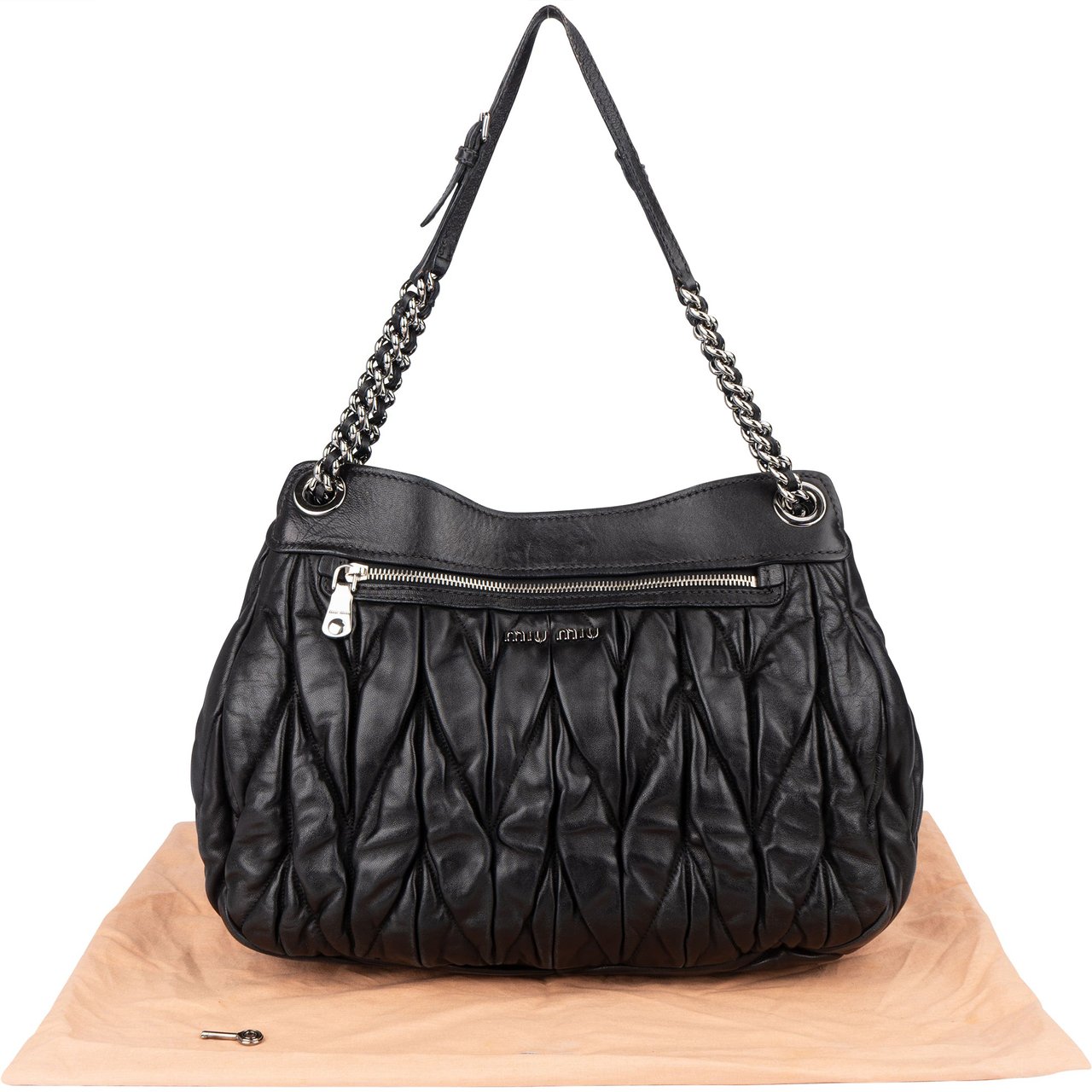 Miu Miu Miu Miu Matelassé Quilted Leather Shoulder Bag Zwart