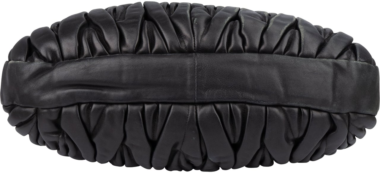 Miu Miu Miu Miu Quilted Leather City Handbag Zwart