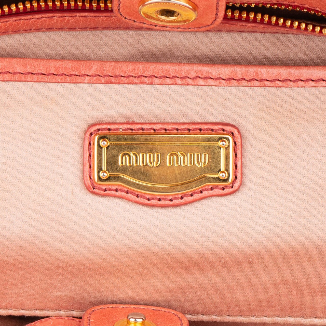 Miu Miu Miu Miu Quilted Leather City Handbag Divers