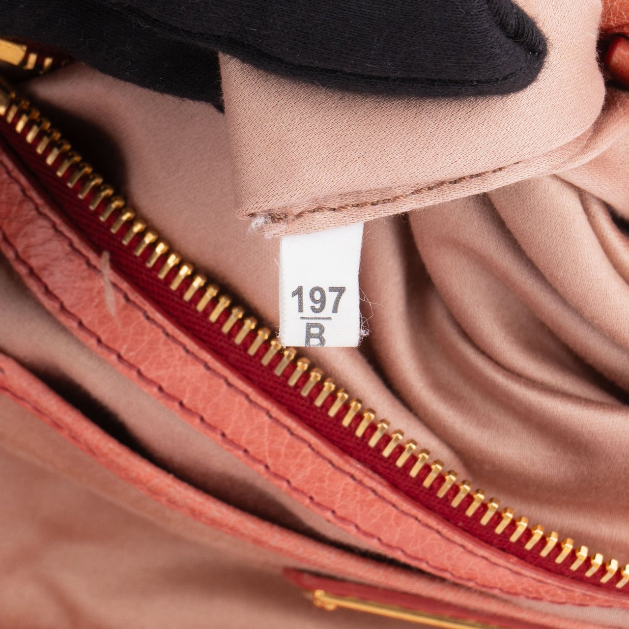 Miu Miu Miu Miu Quilted Leather Trapu City Handbag Divers