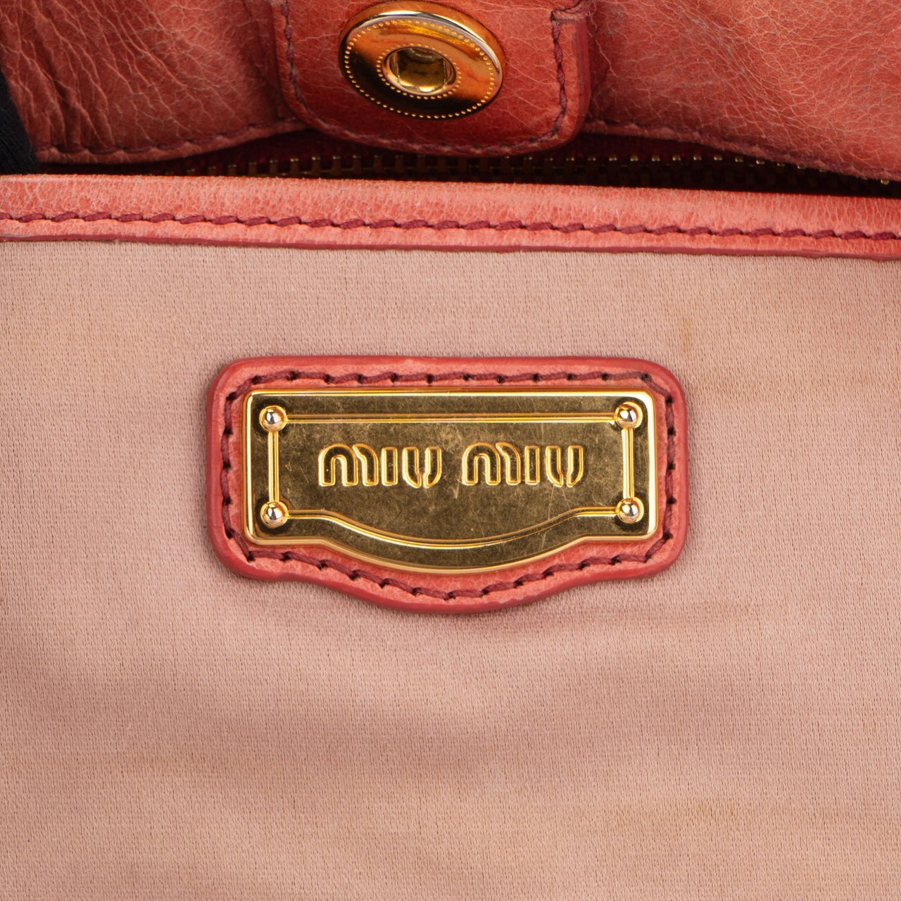 Miu Miu Miu Miu Quilted Leather Trapu City Handbag Divers