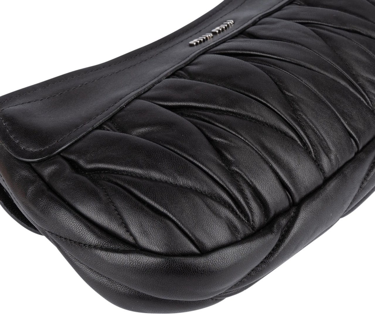 Miu Miu Miu Miu Matelassé Leather Pochette Clutch Bag Zwart