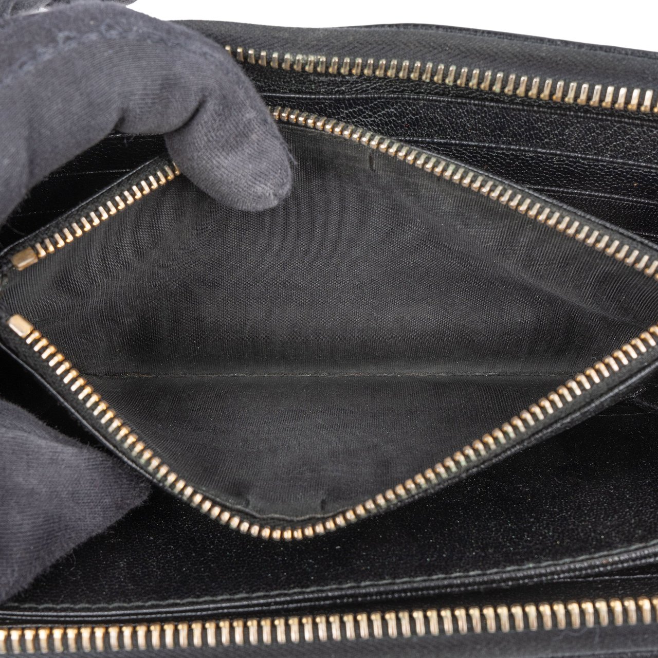 Miu Miu Miu Miu Studded Leather Wallet Zwart