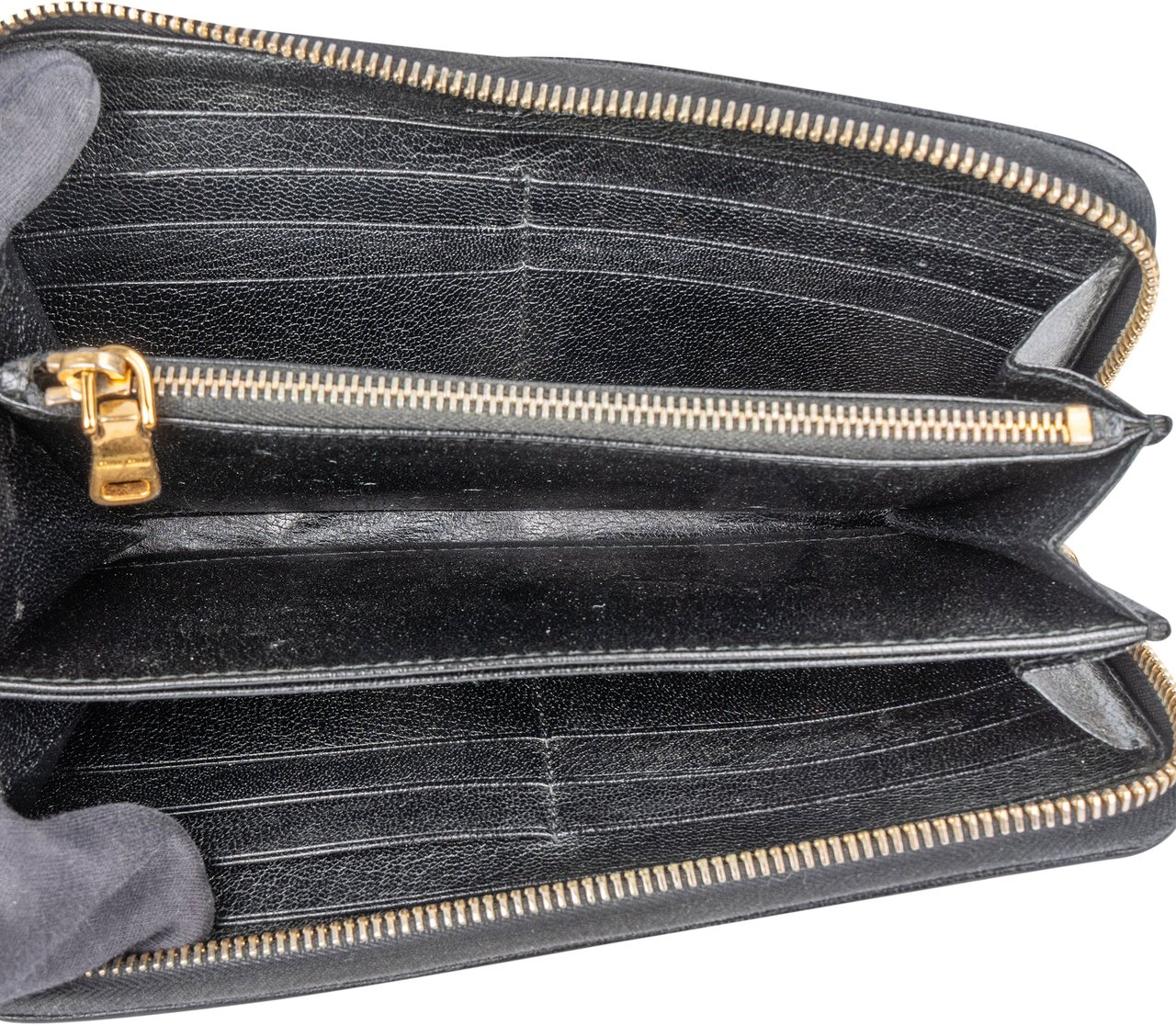 Miu Miu Miu Miu Studded Leather Wallet Zwart