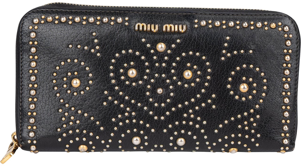 Miu Miu Miu Miu Studded Leather Wallet Zwart