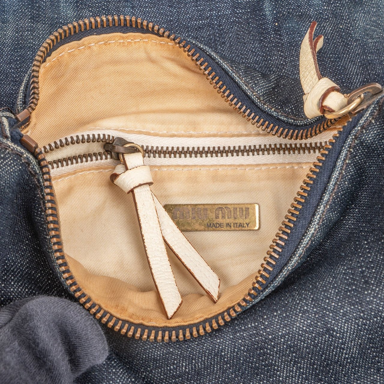 Miu Miu Miu Miu Denim and Leather Flap Handbag Blauw