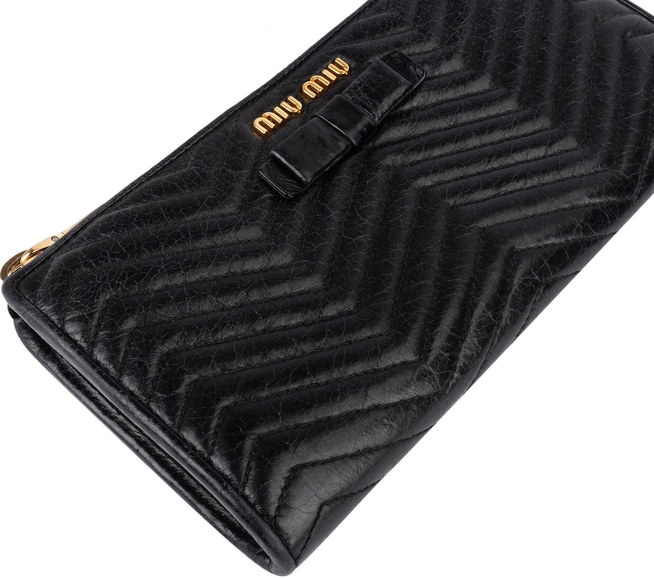 Miu Miu Miu Miu Matelassé Leather Bow Zip Around Wallet Zwart
