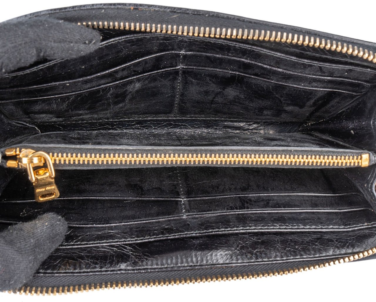 Miu Miu Miu Miu Matelassé Leather Bow Zip Around Wallet Zwart