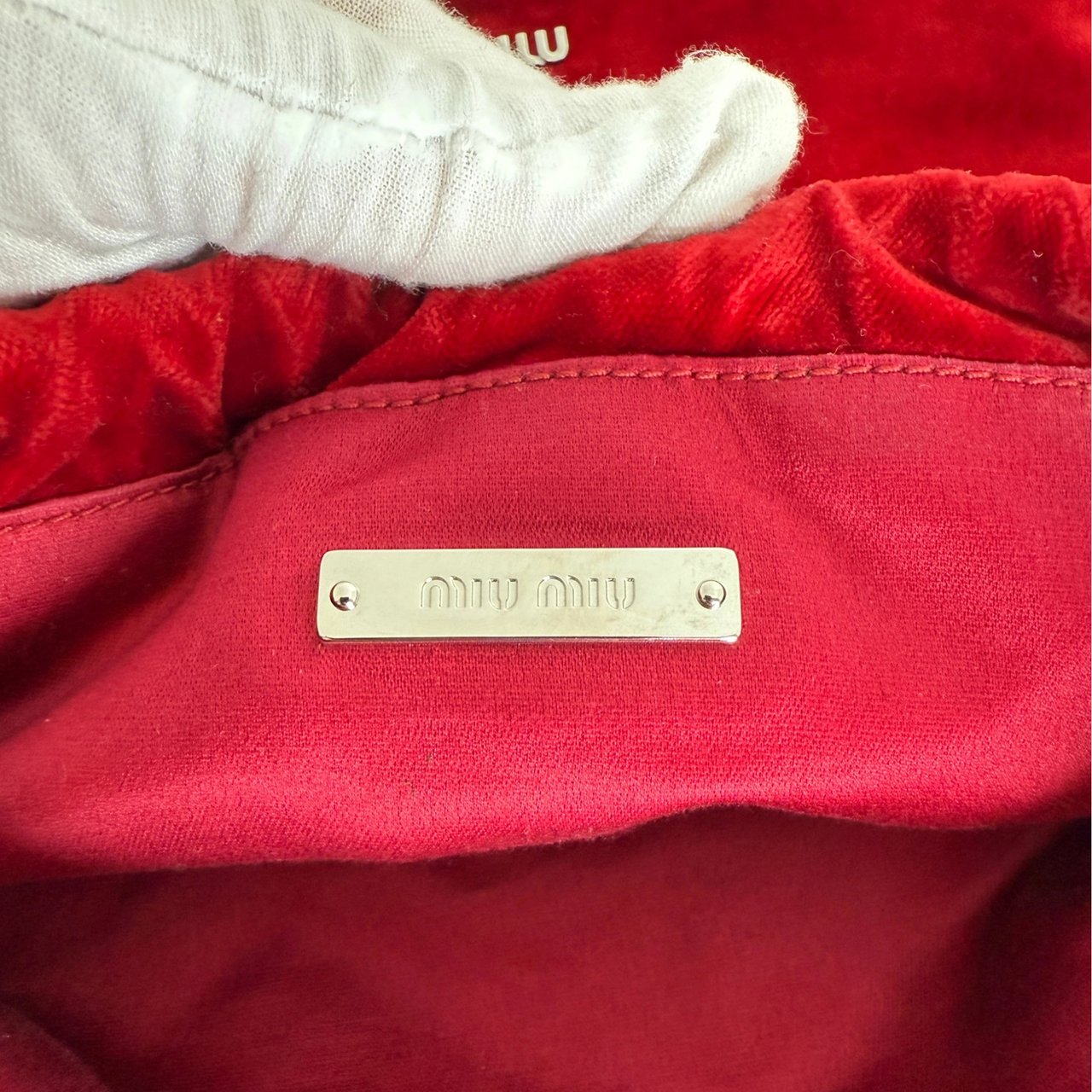 MIU MIU Crystal-Embellished Velvet Clutch on Chain  rot / neuwertig Rood
