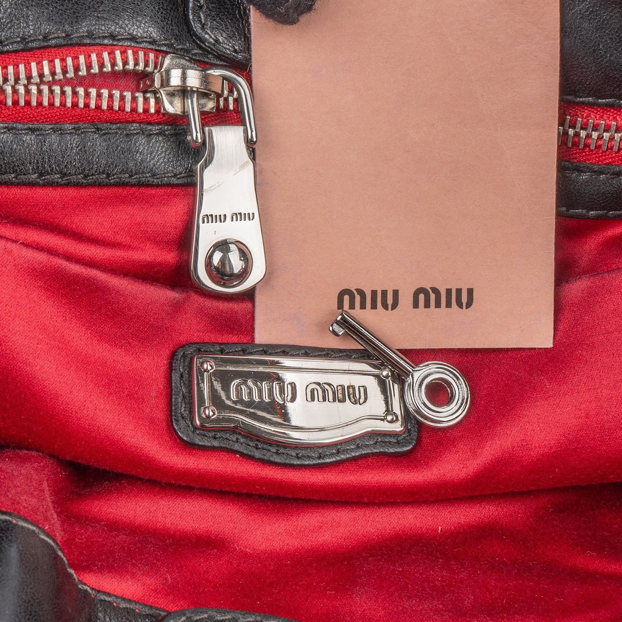 Miu Miu Matelassé Leather Hobo Shoulder Bag Zwart