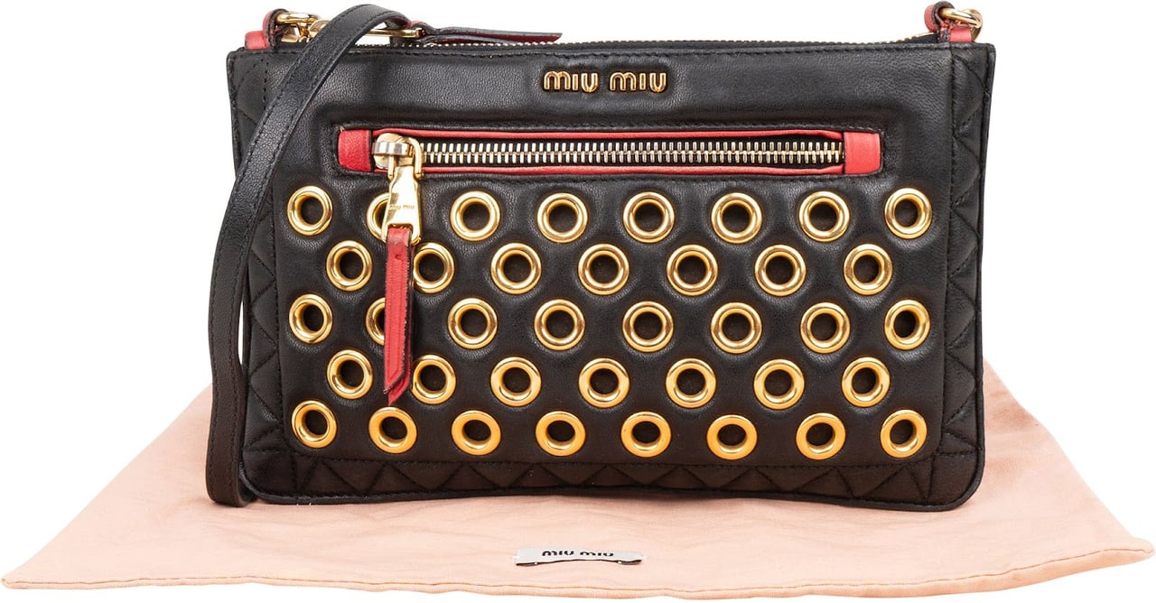 Miu Miu Miu Miu Quilted Leather Eyelet Crossbody Bag Zwart