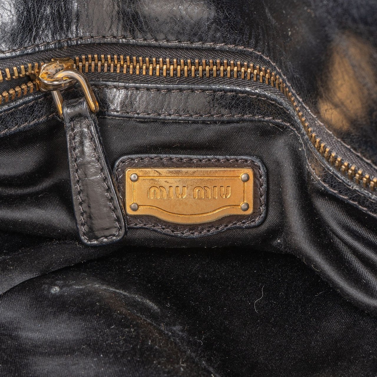 Miu Miu Vitello Lux Bow Hobo Handbag Zwart