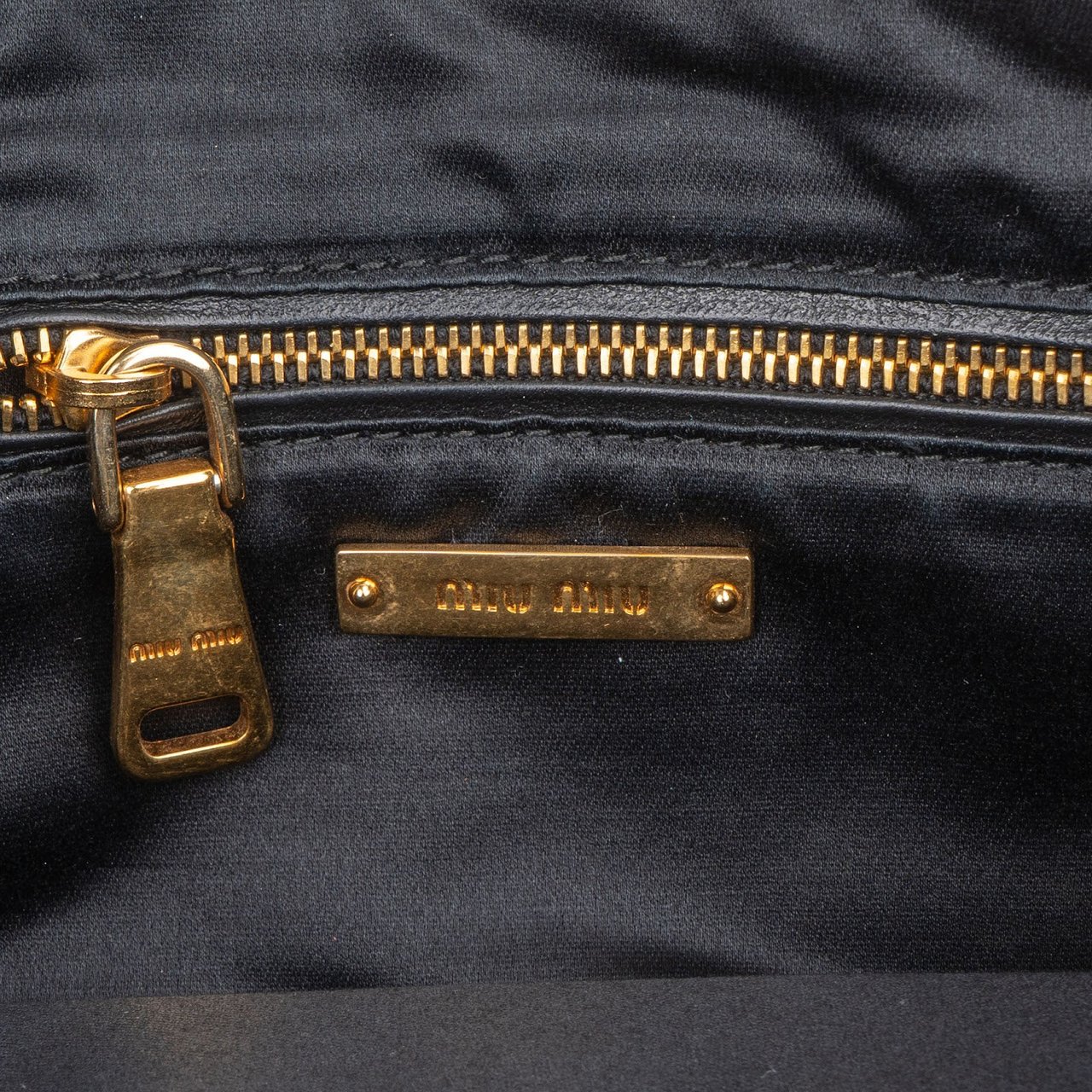Miu Miu Miu Miu Black Leather Studded Clutch Bag Zwart