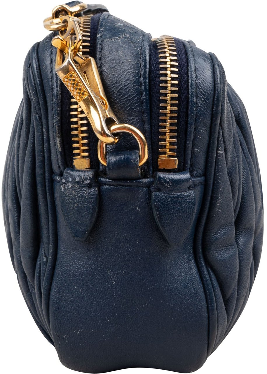 Miu Miu Miu Miu Matelassé Leather Camera Crossbody Bag Blauw