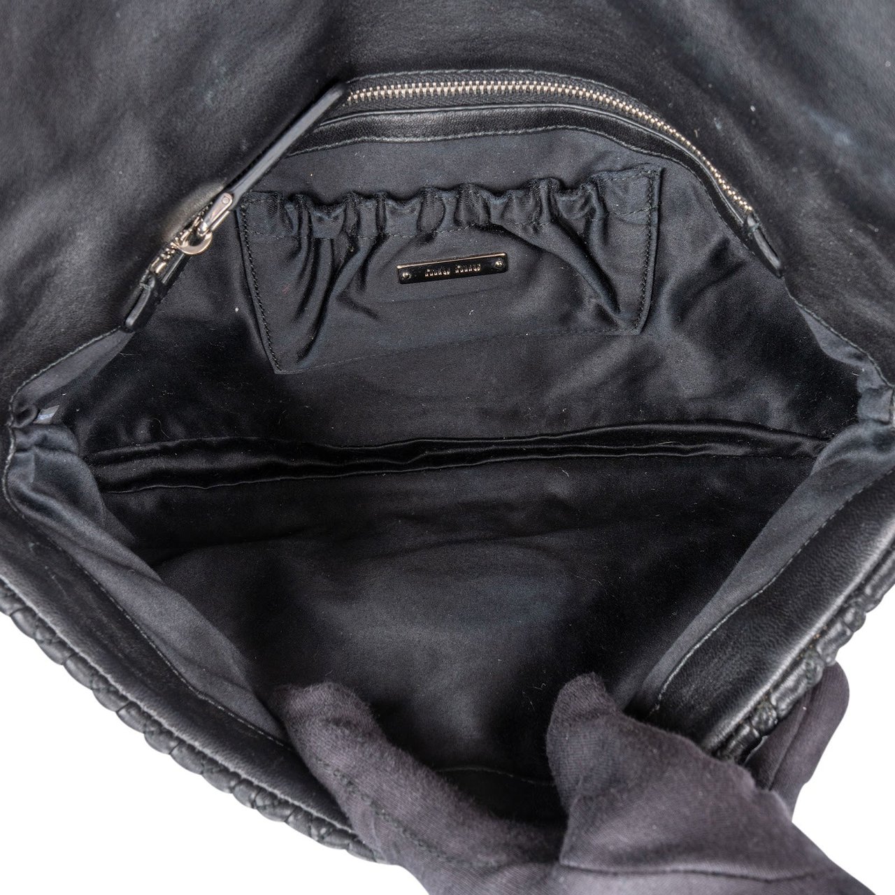 Miu Miu Miu Miu Matelassé Nappa Leather Hobo Crystal Embellishment Shoulder Bag Zwart