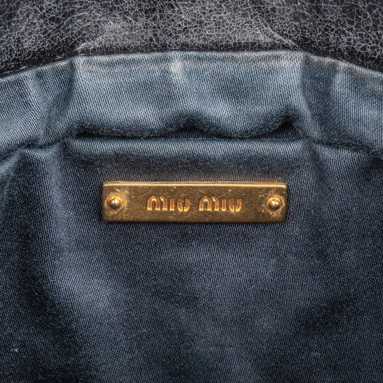 Miu Miu Nappa Leather Ruffle Clutch Crossbody Bag Zwart