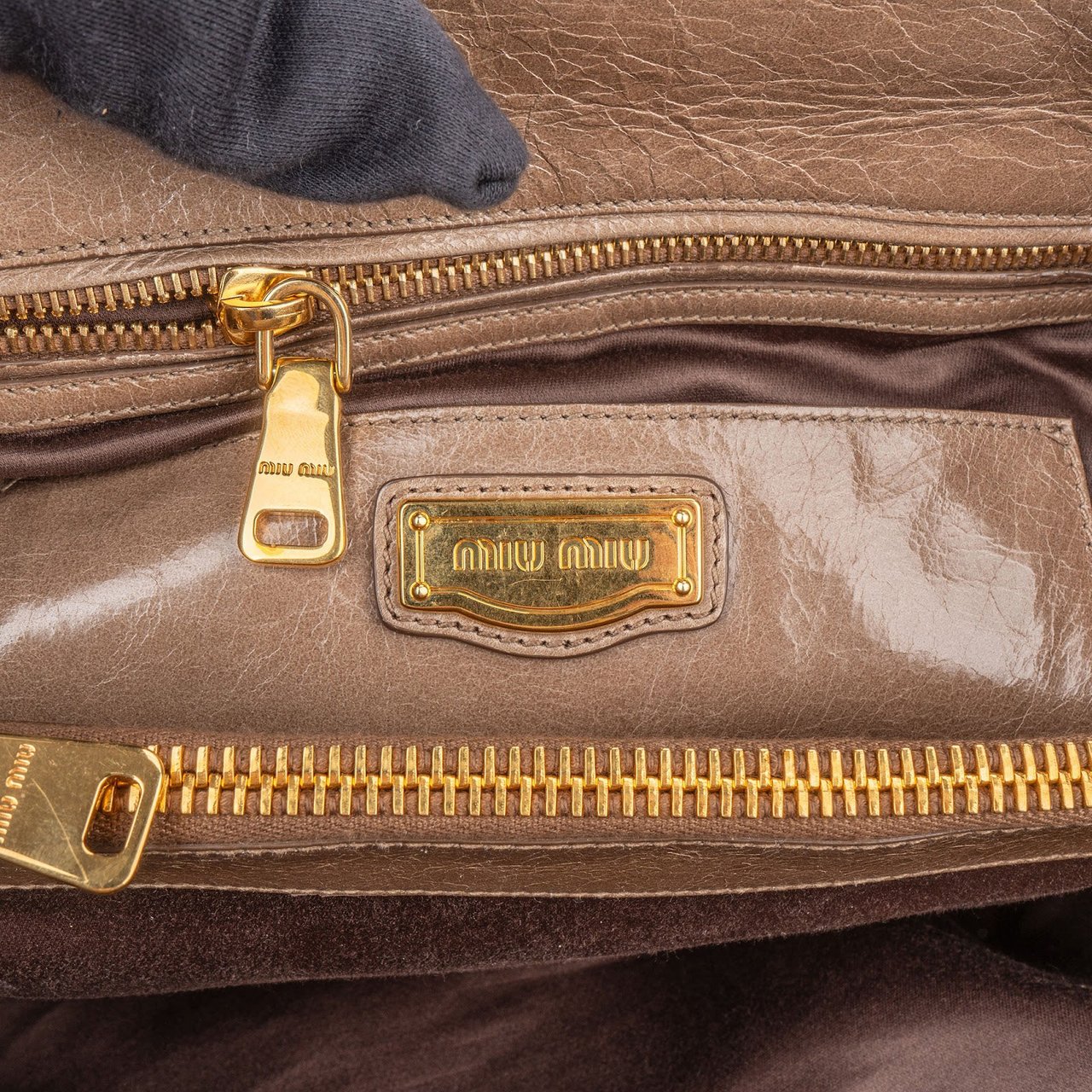 Miu Miu Vitello Lux Leather Tote Handbag Donkergrijs